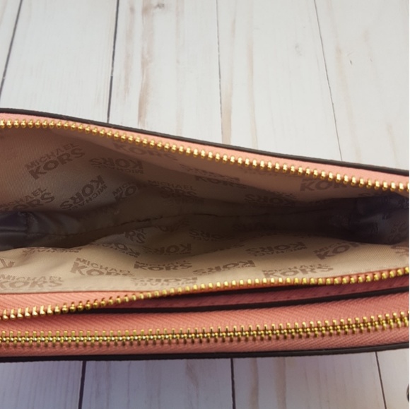Michael Kors Wristlet Double Gusset Peach NWT - Picture 7 of 8
